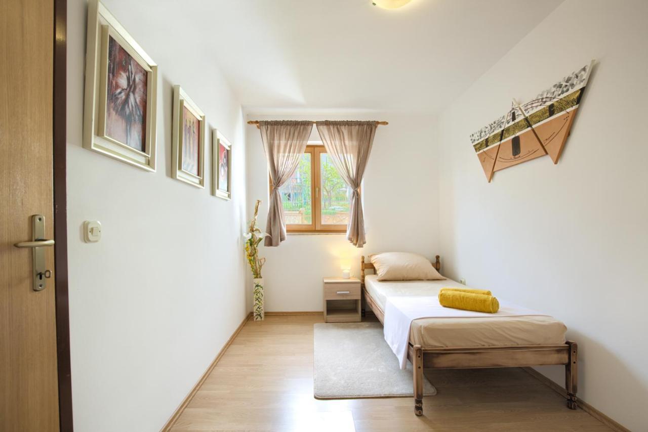 Apartman Andi Apartment Pula Exterior photo